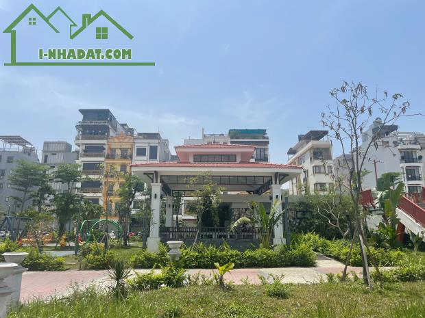CỰC HIẾM : PHÂN LÔ TĐC NGỌC THỤY, MẶT PHỐ CHÍNH 25M, VỈA HÈ 5M, NGAY TRƯỚC MẶT CÔNG VIÊN N - 3