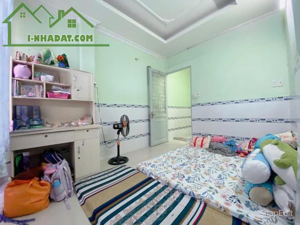 SÁT MẶT TIỀN HOÀNG DIỆU Q4
DTSD 65 M2 ĐÚC BÊ TÔNG 
DƯỚI 4 TỶ TRUNG TÂM Q4 - 3