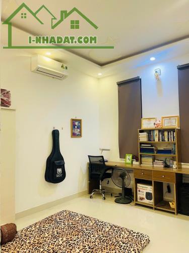 Bán nhà Lô Góc Nguyễn Công Trứ, nhà đẹp 3 tầng gần biển, Kiệt nhựa ô tô đỗ giá chỉ 5.x tỷ - 1