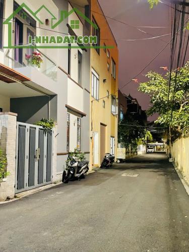 Bán nhà Lô Góc Nguyễn Công Trứ, nhà đẹp 3 tầng gần biển, Kiệt nhựa ô tô đỗ giá chỉ 5.x tỷ