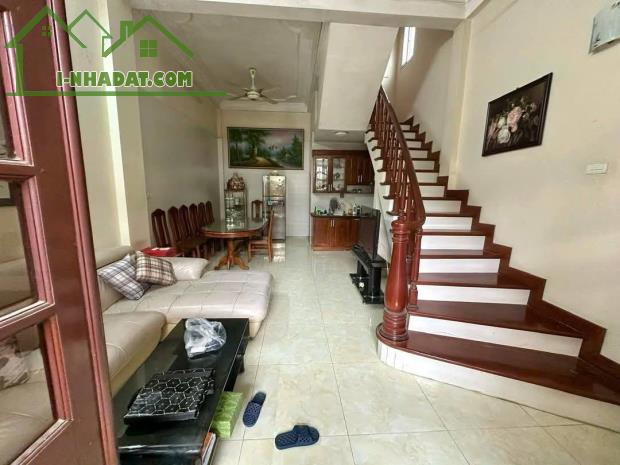 Cho thuê nhà Phố Trương Định, 45m2, 4.5 tầng, 3 ngủ, làm VP công ty, KD onl, ở gđ, 12tr - 1