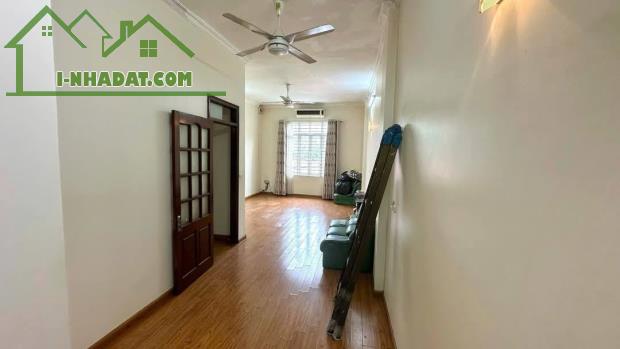 Cho thuê nhà Phố Trương Định, 45m2, 4.5 tầng, 3 ngủ, làm VP công ty, KD onl, ở gđ, 12tr - 4
