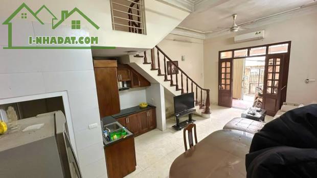 Cho thuê nhà Phố Trương Định, 45m2, 4.5 tầng, 3 ngủ, làm VP công ty, KD onl, ở gđ, 12tr - 5