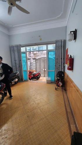 Cần bán gấp nhà Khương Đình 65m² x 5 tầng, hai mặt thoáng, 6 phòng ngủ rộng, Giá chỉ 9,8 - 3