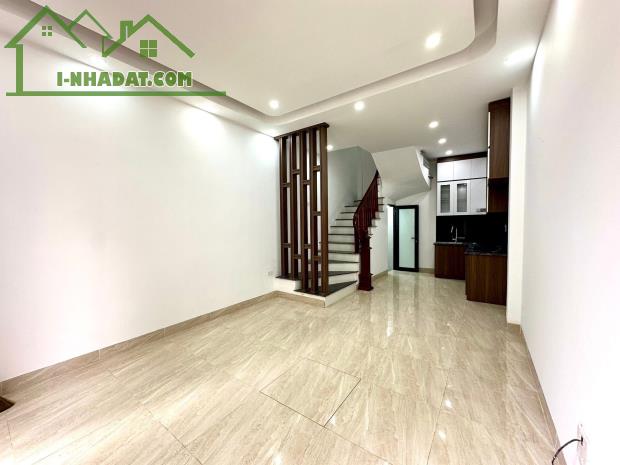 Bán nhà đẹp như hoa hậu, ở ngay, phố Thạch Bàn, Long Biên, alo ngay - 1