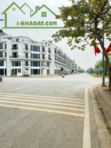 Bán gấp đất TĐC Trâu Quỳ, đường rộng có vỉa hè. LH: 0379483926 - 3