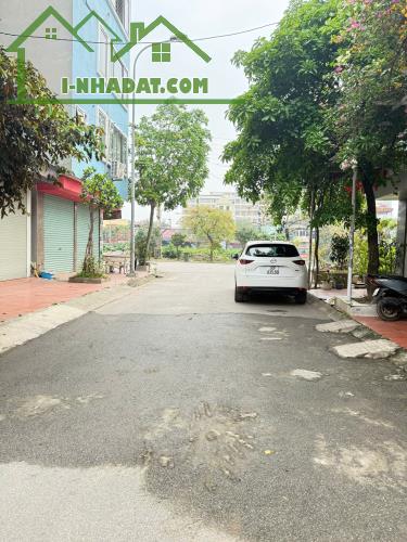 Bán gấp đất TĐC Trâu Quỳ, đường rộng có vỉa hè. LH: 0379483926