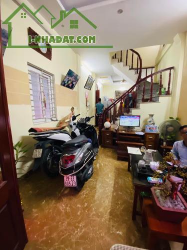 BÁN NHÀ GẦN PHỐ THÁI THỊNH – ĐỐNG ĐA, MẶT NGÕ Ô TÔ TO NHƯ PHỐ, HAI THOÁNG, KINH DOANH.