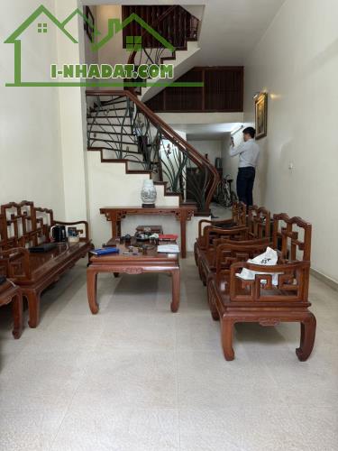 Bán nhà phố Hoàng Cầu, Đống Đa, gara ô tô, kinh doanh, 50m2, 5 tầng, MT 4.2 m, giá 27 tỷ