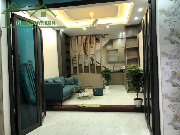 Nhà Tân Mai- Xây mới- Full nội thất- Ngõ thông- Gần phố- Gần ô tô- Sổ đỏ đầy đủ- Hơn 6 tỷ