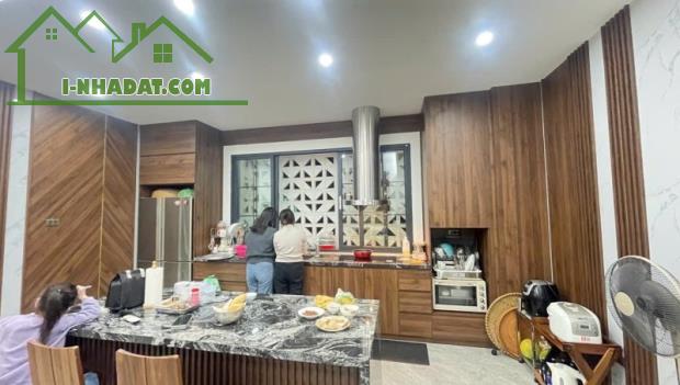Bán nhà Nguyễn Văn Cừ,Long Biên 7 tầng,115m,mt5.5m oto vào nhà nhỉnh 26 tỷ - 4