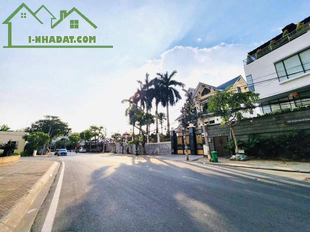 Bán Villa 1 Hầm 4 Tầng 382m2(20mx20m) Mặt Tiền Nguyễn Văn Hưởng,Thảo Điền-Giá 150 Tỷ TL - 1
