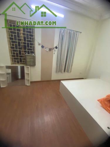 Cho thuê nhà Mặt Phố Hồng Hà làm KD, VP, Spa 5 tầng x 50m2, 6 ngủ, 3 vệ sinh, mặt tiền 5m