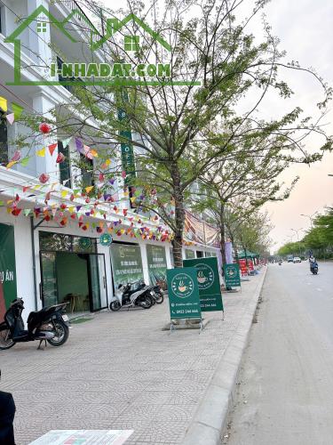 Còn duy nhất 4 căn nhà mặt phố giá nhỉnh 9 tỷ cách Liên Hà Đông Anh 300m, sổ lâu dài.
