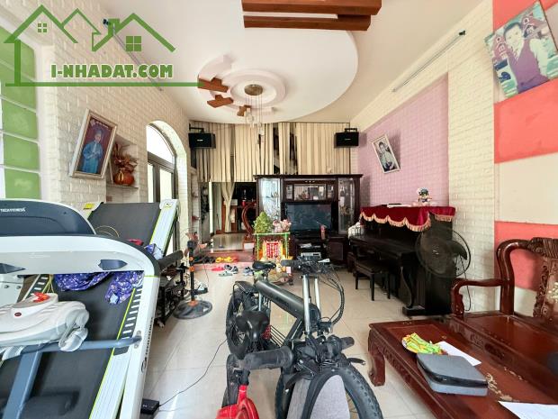 NHÀ 2 TẦNG MẶT TIỀN MÂN QUANG 8 - GẦN CHỢ CHIỀU - 200M2 - NGANG:9M - GẦN BIỂN - 12.2 TỶ - 1