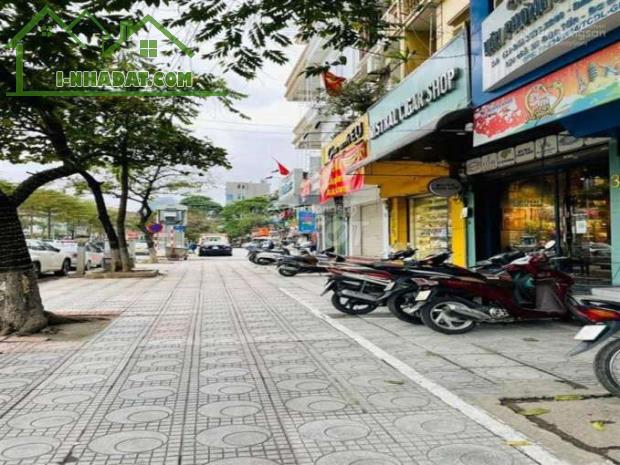 Tìm ngân hàng thuê mặt bằng kinh doanh mặt phố Đào Tấn 154m2 MT 15m