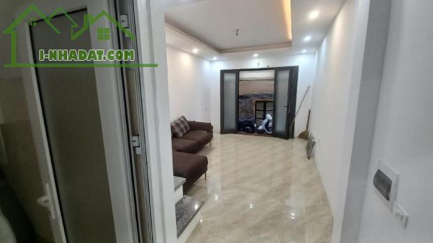 14.8TỶ - BA ĐÌNH - 2 NGÕ TRƯỚC SAU 42M - Ô TÔ - SÁT PHỐ - NGÕ THÔNG - AN SINH TỐT - 1