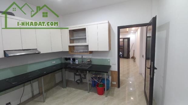 14.8TỶ - BA ĐÌNH - 2 NGÕ TRƯỚC SAU 42M - Ô TÔ - SÁT PHỐ - NGÕ THÔNG - AN SINH TỐT