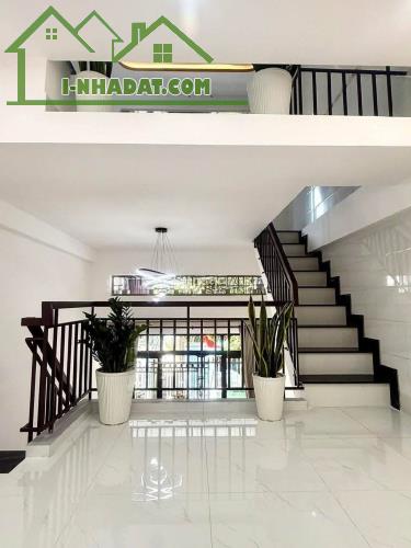 Chủ cần tiền trả nợ gấp nên ra nhanh căn nhà thủ đức sầm uất 2,1 tỷ - 2