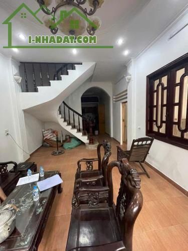 ĐỒNG CỔ - LÔ GÓC - 7 TẦNG THANG MÁY ĐỨC - 1 NHÀ RA PHỐ - Ô TÔ ĐỖ CỬA - KINH DOANH