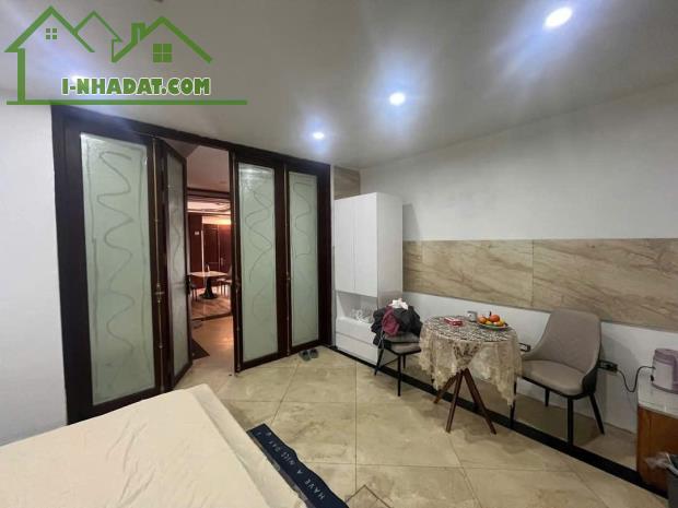 ĐỒNG CỔ - LÔ GÓC - 7 TẦNG THANG MÁY ĐỨC - 1 NHÀ RA PHỐ - Ô TÔ ĐỖ CỬA - KINH DOANH - 5