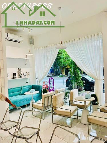 Do có 2 quán và con nhỏ vào lớp 1 nên e sang nhượng quán tại 356-358 Phan Đăng Lưu, Kiến