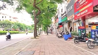 BÁN TÒA NHÀ 10 TẦNG - 214M² - MẶT PHỐ NGUYỄN VĂN CỪ, LONG BIÊN -130 TỶ - DÒNG TIỀN 4 TỶ. - 2