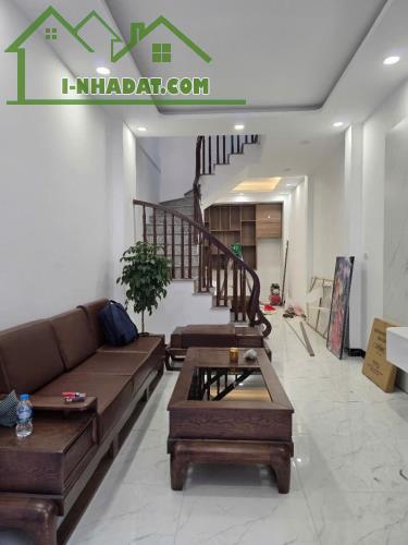 Nhà Đẹp Cự Khối 37m 4tầng Full Nội Thất Sịn - oto đỗ cửa - Giá 5,9tỷ