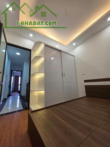 Nhà Đẹp Cự Khối 37m 4tầng Full Nội Thất Sịn - oto đỗ cửa - Giá 5,9tỷ - 3