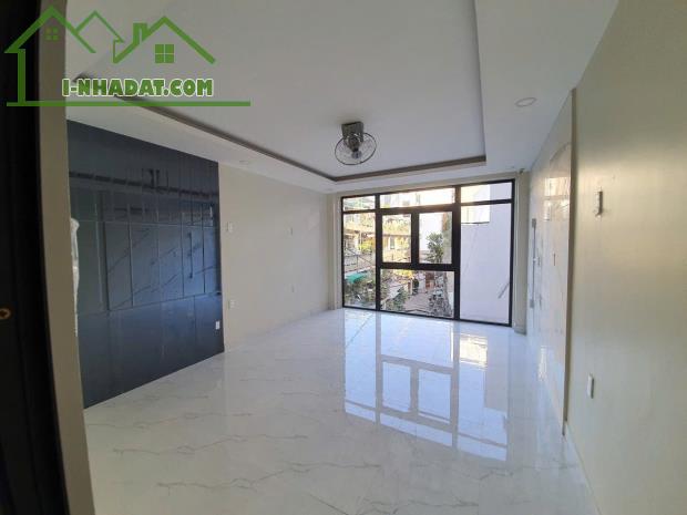 Cần Bán Nhà MT Dương Quảng Hàm P5 ,4mx25m ,4 lầu Giá Bán 15 tỷ Thương lượng Mạnh .