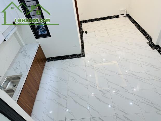 Bán nhà phố Thượng Thanh,hàng xóm himlam,nhà mới kính koong,5 tầng ở sướng, sát ôtô tránh - 2
