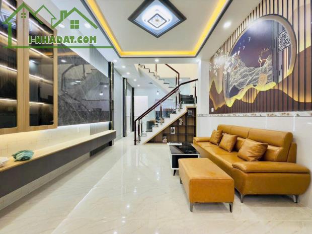 [ BÁN GẤP] Bán nhà Đức Thắng đẹp lung linh rẻ nhất khu vực, dân trí cao, 33m2- 5.4 tỷ - 2