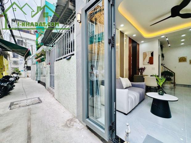 Bán Nhà Bùi Đình Túy 30m2 Xe Hơi cách vài căn Nhỉnh 5 Tỉ