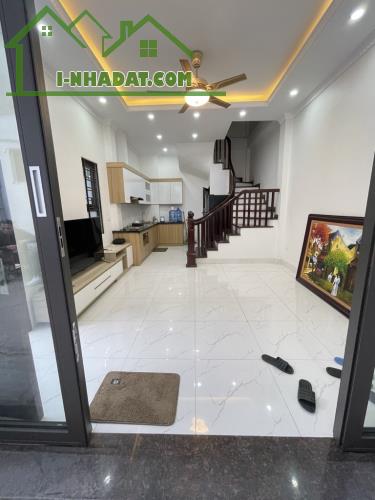 Siêu phẩm Hồng Tiến, 5 tầng, 35m2 ngõ thông ô tô, đủ nội thất, giá 6 tỷ hơn