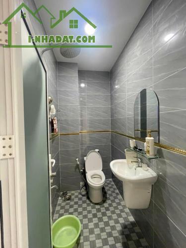 BÁN NHÀ MẶT TIỀN LÊ VĂN VIỆT - 3 TẦNG, 3PN, 4WC - NHỈNH 8 TỶ (TL) - 4