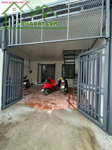 Nhà 2 tầng tổ 8, Chi Đông, Mê Linh. Đầy đủ tiện nghi, chỉ việc xách vali về ở. Oto đỗ