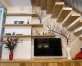 TẦNG GẦN NGÃ TƯ MK - 5 PHÚT RA  METRO -  THANG MÁY XỊN - GẦN 70M2 - XE HƠITRONG NHÀ
