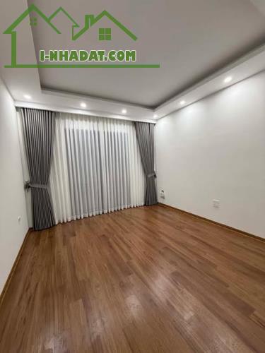 BÁN NHÀ MỚI LONG BIÊN – Ô TÔ ĐỖ CỬA – 5 TẦNG – GIÁ TỐT