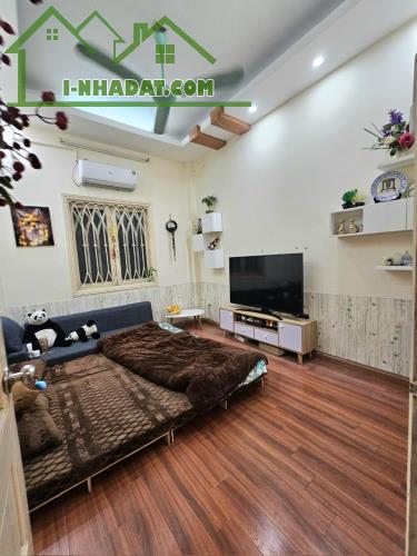 BÁN NHÀ MẶT NGÕ THÁI THỊNH. LÔ GÓC-2 THOÁNG-Ô TÔ ĐỖ CỬA, - 1