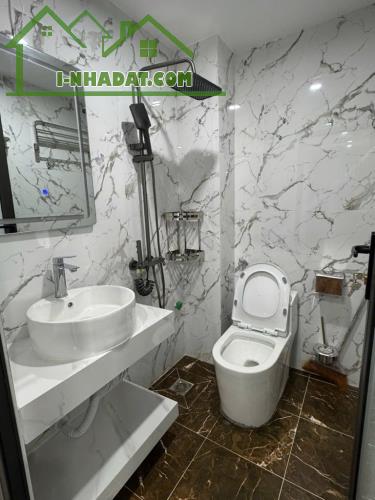 A.65m-12,8tỷ-190tr/m.  Lò đúc - hai bà trưng- ô tô đỗ cửa- thang máy- lô góc - 2