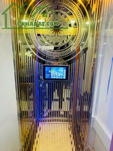 A.65m-12,8tỷ-190tr/m.  Lò đúc - hai bà trưng- ô tô đỗ cửa- thang máy- lô góc
