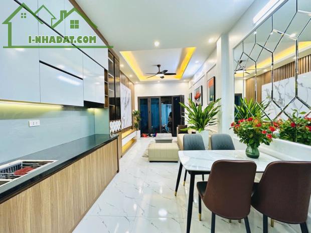 Bán nhà riêng dân xây 30m2 * 4 tầng full nội thất đẹp lung linh tại Trường Chinh - Đống - 1
