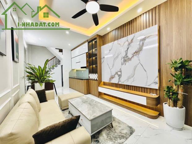 Bán nhà riêng dân xây 30m2 * 4 tầng full nội thất đẹp lung linh tại Trường Chinh - Đống - 2