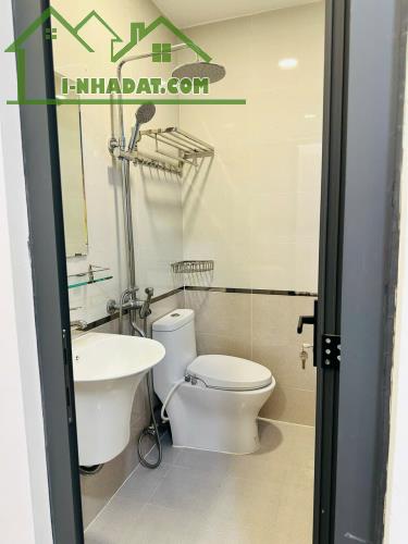 Bán căn nhà đẹp mới full nội thất gần biển đi bộ ra chợ đêm ,hẻm rộng  cách Hùng Vương 50m