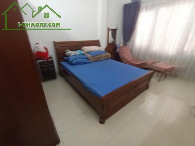Bán nhà mặt phố Sông Nhuệ gần HV Tài Chính.  49 m 4 tầng, mặt tiền 4,2 m, giá 10,3 tỷ - 1