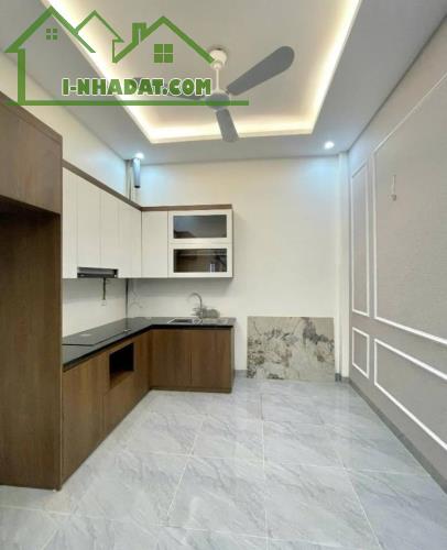 Bán Gấp Nhà Nguyễn Văn Cừ, Long Biên 38m2, 5T chỉ 6,35 tỷ (cách ô tô đỗ 35m) - 1