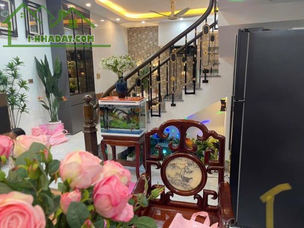 NHÀ ĐẸP 4 TẦNG – 68M² THƯỢNG THANH, LONG BIÊN – 3 THOÁNG - ÔTÔ ĐỖ CỬA - GIÁ 10.5 TỶ - 5