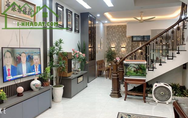 NHÀ ĐẸP 4 TẦNG – 68M² THƯỢNG THANH, LONG BIÊN – 3 THOÁNG - ÔTÔ ĐỖ CỬA - GIÁ 10.5 TỶ - 3