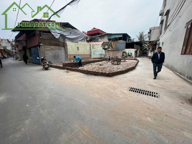 NGAY cạnh ủy ban Phường Hương Mạc thành phố Từ Sơn 
 Đường ô tô tránh nhau thoải mái –