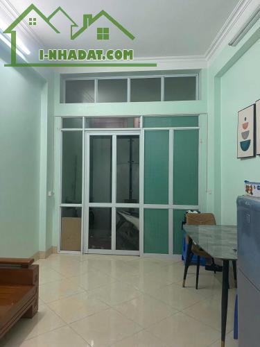 Kim Ngưu-4 tầng mặt tiền 6M-nhà lô góc-ngõ thông-ở ngay.